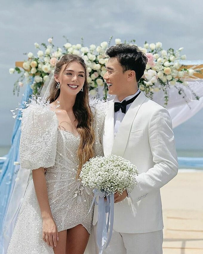 The couple on their wedding day on May 22, 2022. Photo from Bui Tien Dung’s Instagram