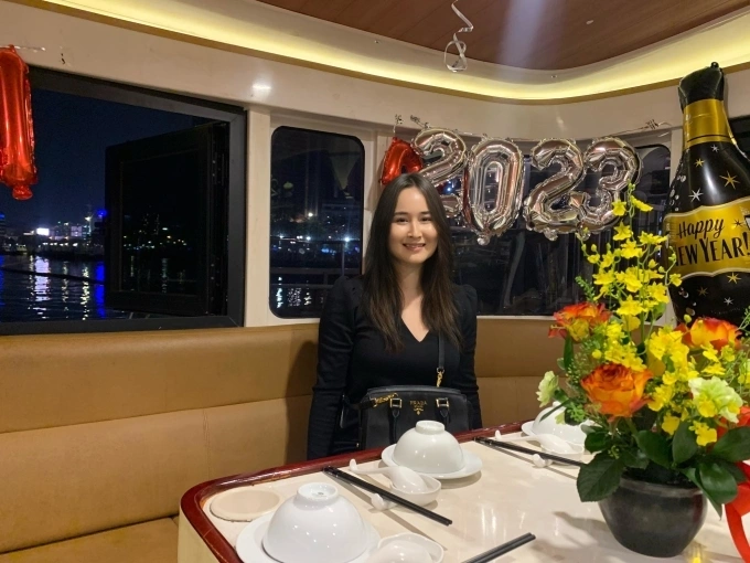 Mai celebrates the last night of the lunar year on a yacht on Saigon River, in January, 2023. Photo by VnExpress/Minh Tam