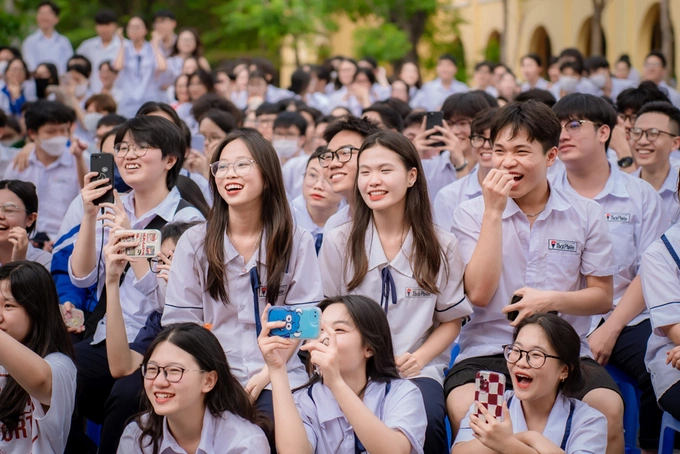 Students at Thai Phien High School in Hai Phong react at a dance show by their teachers at the end of the school year ceremony on May 24, 2023. Photo courtesy of Thai Phien High School