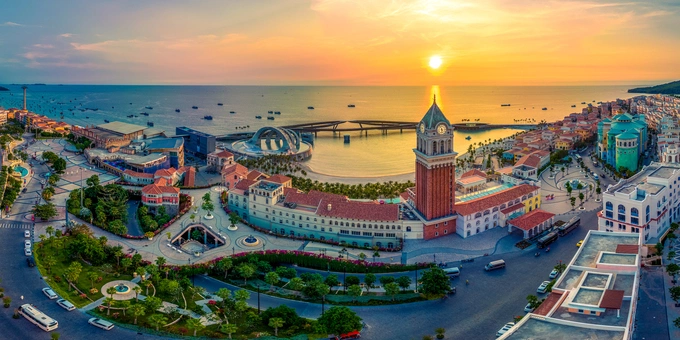Sunset Town unfolds as a gigantic art museum. Photo by Nguyen Minh Tu