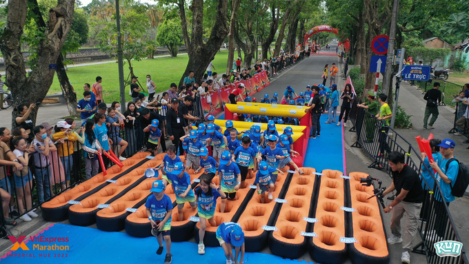 Kids overcome challenges on the Kun Marathon running race. Photo by VM