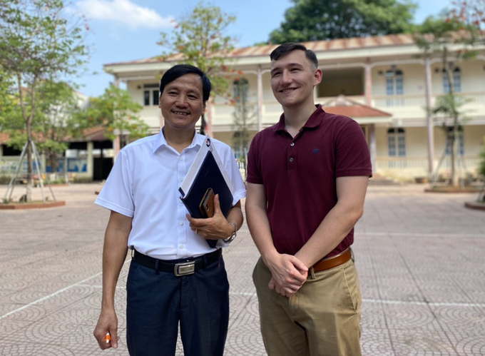 Taran Anderson (R) and Nguyen Le in a photograph taken on June 2, 2023. Photo by VnExpress/Binh Minh