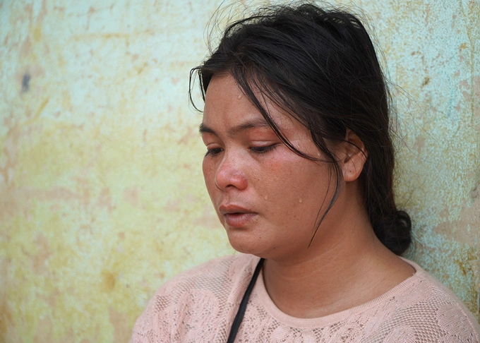 H’Nguil Ayui cries as she tells how her husband joined the deadly attacks in Dak Lak Province, June 2023. Photo by VnExpress/Tran Hoa