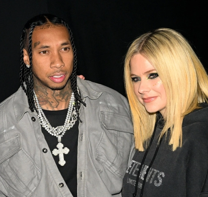 Avril Lavigne and Tyga spotted on a date. Photo from Avril Lavigne News’ Twitter