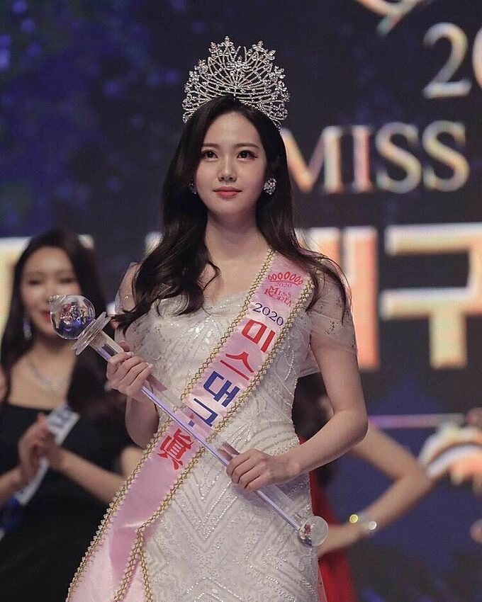 Lee during her coronation in Miss Korea Daegu 2020. Photo from Lee’s Instagram