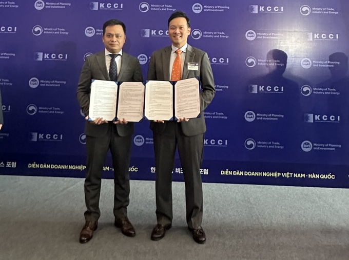 The representatives from (companies’ name). Photo courtesy of Asong.