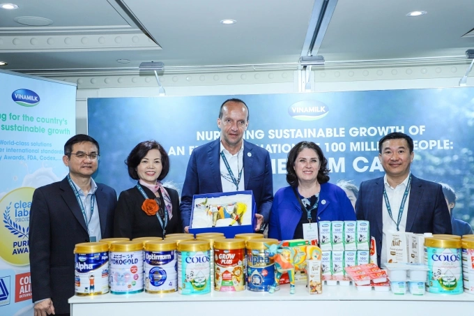 Piercristiano Brazzale (C), president of the International Dairy Federation. Photo courtesy of Vinamilk