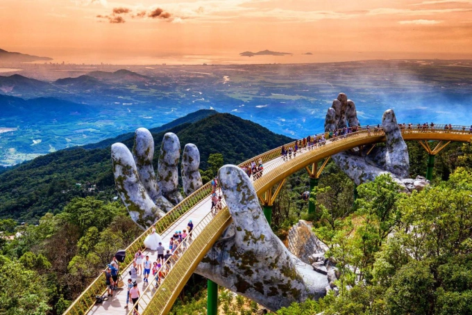 Runners could be results run set and visit famous places in Da Nang. Photo courtesy of Sun Group