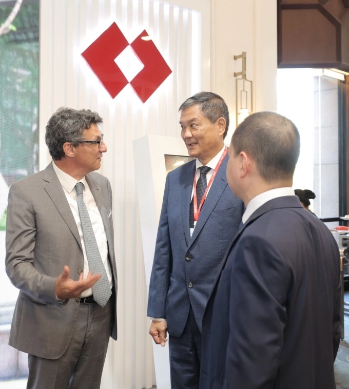 Leaders from Vietnamese and Singaporean enterprises discussed at the event. Photo courtesy of Techcombank