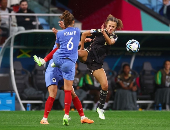 Frances Sandie Toletti in action with Jamaicas Solai Washington in a FIFA Women’s World Cup game at Sydney Football Stadium, Sydney, Australia, July 23, 2023. Photo by Reuters/Carl Recine