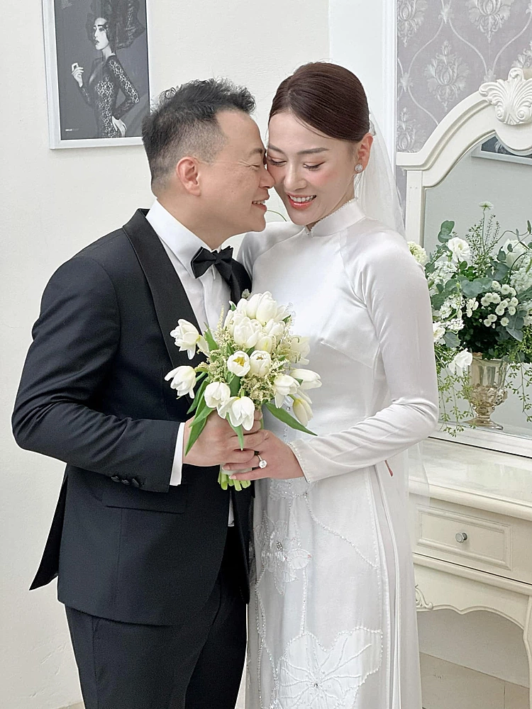 Actress holds engagement ceremony with 'Alibaba of Vietnam' founder - VnExpress International Actress holds engagement ceremony with 'Alibaba of Vietnam' founder - VnExpress International