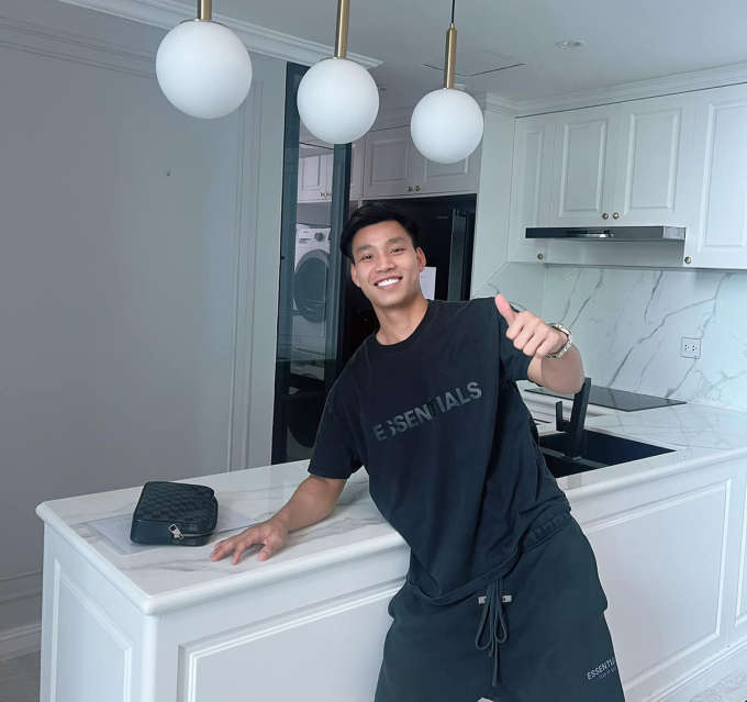 Vu Van Thanh inside his newly-bought luxury apartment. Photo from Le Phuong Thao’s Facebook