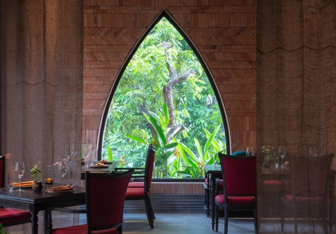 A spacious window at Chay Co Dam Restaurant. Photo courtesy of Chay Co Dam