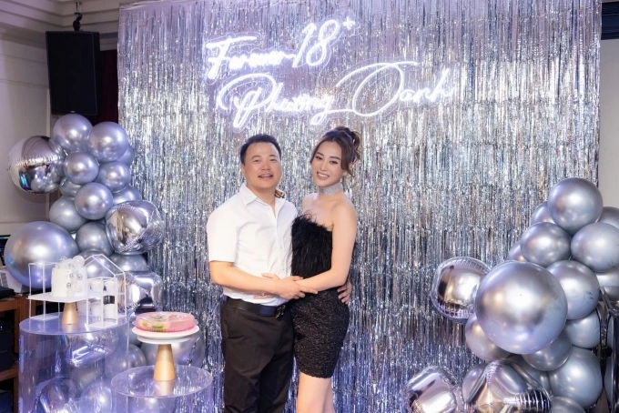 Actress Phuong Oanh welcomes her birthday with businessman Nguyen Hoa Binh on September 23, 2023. Photo courtesy of Oanh