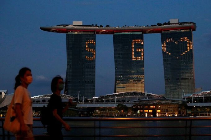 The Marina Bay Sands integrated resort lights up in tribute to the healthcare workers and people staying home to curb the spread of the coronavirus disease (COVID-19) outbreak in Singapore, April 10, 2020. Photo by Reuters