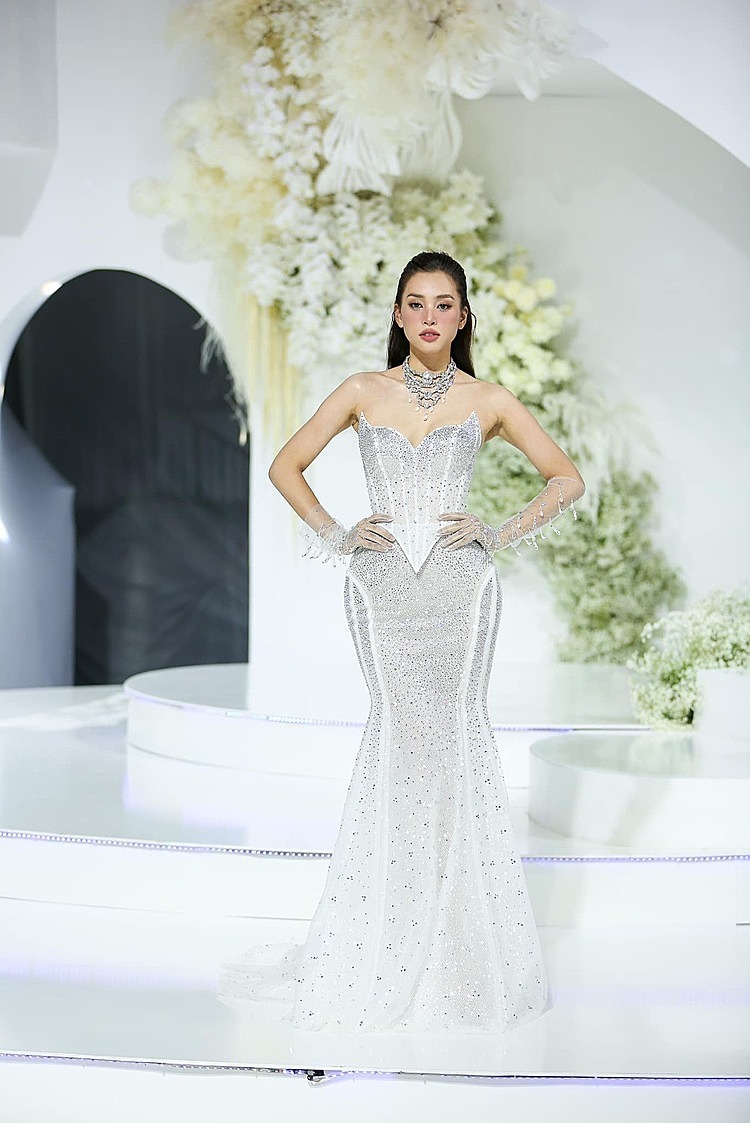 miss vietnam sheer dress A beauty queen has been slammed by angry viewers for wearing a see-through dress on stage. Organisers of the 2022 Miss Vietnam beauty pageant have been forced to apologise after an uproar