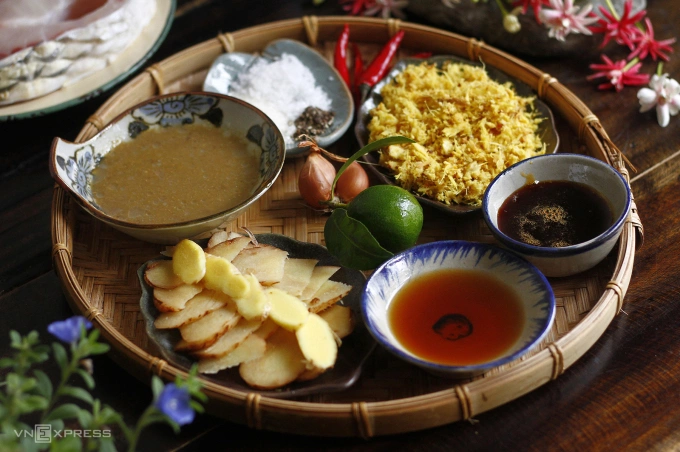 The spices comprise a diverse range of ingredients, creating a visually appealing blend. Photo by VnExpress/Bui Thuy