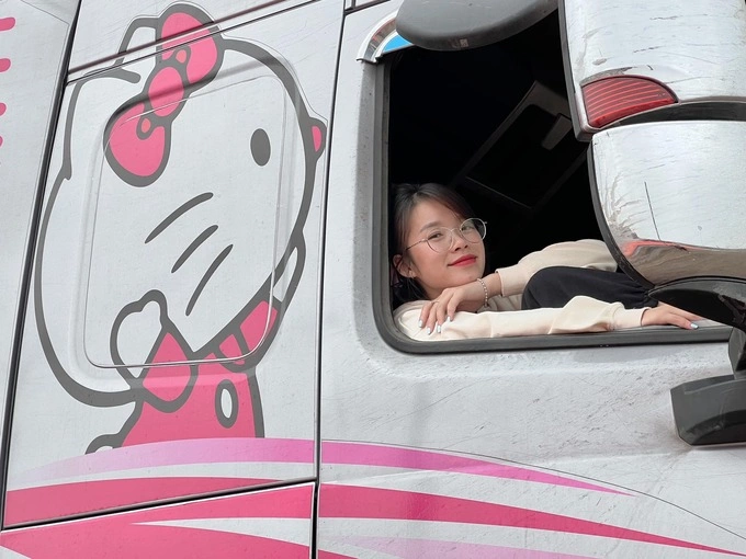 Hanhs truck is painted with her favorite cartoon characters, including Hello Kitty. Photo from Hanhs Facebook