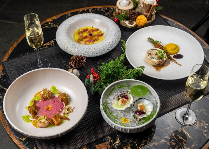 Within the oceanic view, the resort offers an enticing dining experience with fine-dining feasts that combine traditional selections and exclusive seafood, expected to leave a lasting impression. Photo courtesy of ???