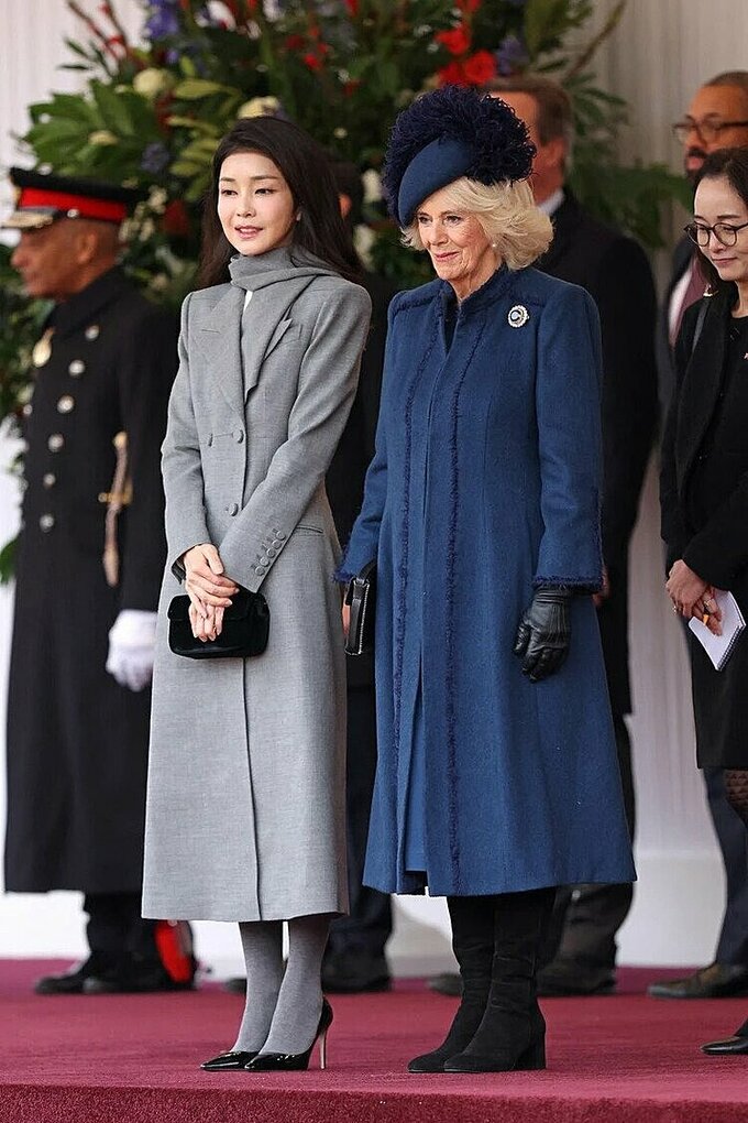 Britains Queen Camilla (R) stands with Kim Keon-hee, wife of South Koreas President, during a Ceremonial Welcome on Horse Guards Parade in central London on Nov. 21, 2023. Photo by AFP