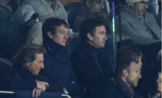 Frédéric Arnault (second from L) attends a match of Paris Saint-Germain Football Club on Nov. 29, 2023. Photo from Twitter/lisasfrederic