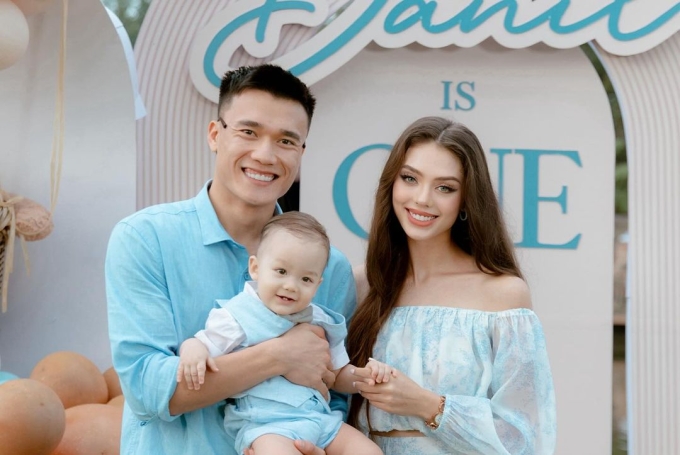 Goalkeeper Bui Tien Dung and Ukrainian model Dianka Zakhidova celebrate their son Danils first birthday on Nov. 26, 2023. Photo from Dungs Instagram