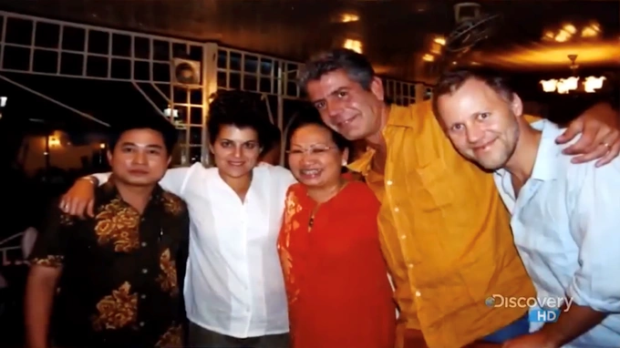 Miss Peru, Luciana Fuster, appeared to be quite delighted to be able to personally do the pot-tossing routine, which excited the visitors in attendance