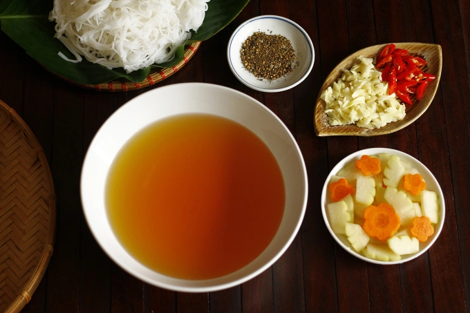 A bowl of fish sauce, boasting a rich dark orange hue, pairs perfectly with pickles, garlic, chili, and pepper. Photo by VnExpress/Bui Thuy