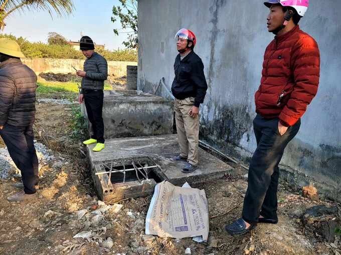 Local man stands at abandoned water tank in Hai Phong City where the body of a woman was found on Dec. 6, 2023. Photo by VnExpress/Le Tan