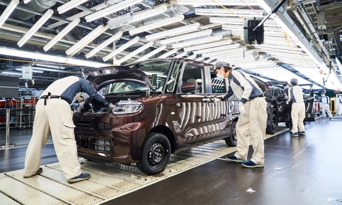 Workers at a Daihatsu factory in Japan. Photo by Daihatsu