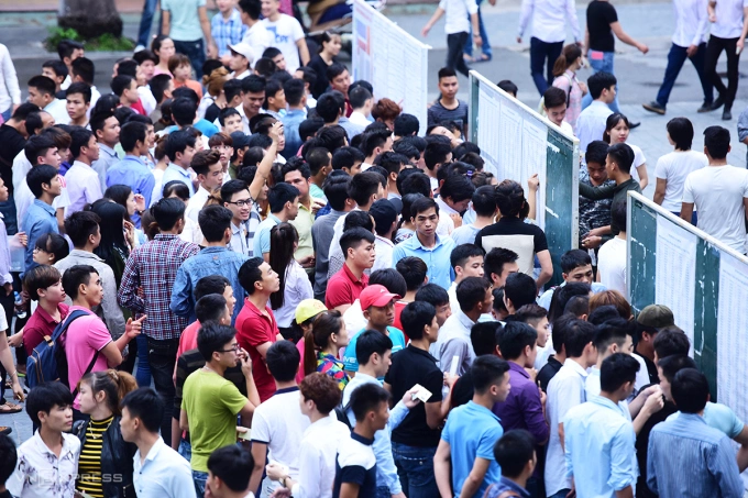 Workers check the examination room list for the Korean Language Proficiency Test in Hanoi in 2016. Photo by VnExpress/Giang Huy