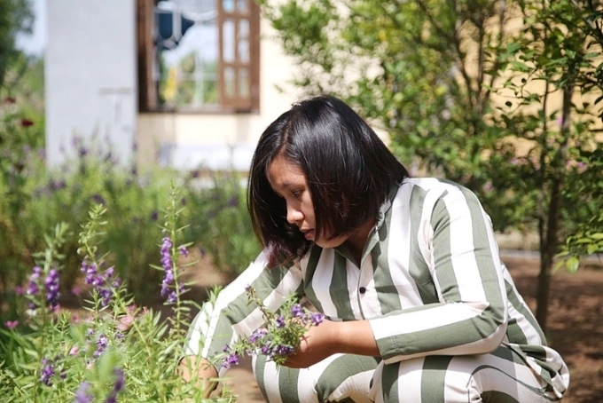 Preeyanooch works at Camp No. 6 in Thu Duc Prison, Vietnams central Binh Thuan province. Photo VnExpress/ Dinh Van