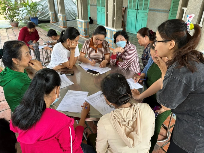 Students of the project training for low-income women in Hoc Mon, HCMC. Photo courtesy of RMIT’s project team