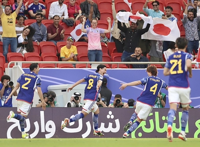 Takumi Minamino (number 8) celebrates a goal for Japan in the Asian Cup group stage with Vietnam on Jan. 14, 2024. Photo by VnExpress/Lam Thoa
