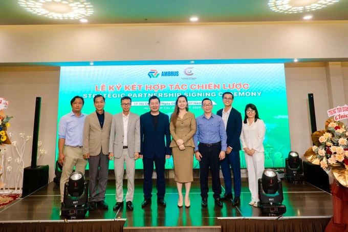 Representative of the Board of Directors at the cooperation signing ceremony. Photo courtesy of ???