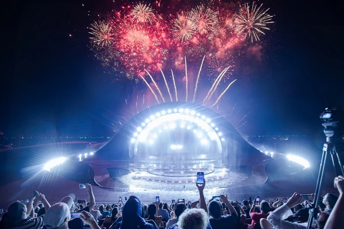The Kiss of the Sea show culminates in a spectacular every-night fireworks display. Photo courtesy of Sun Group