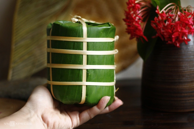 The pork roll resembles banh tet (cylindrical rice cake), a popular dish during Tet in the southern region. Photo by VnExpress/Bui Thuy