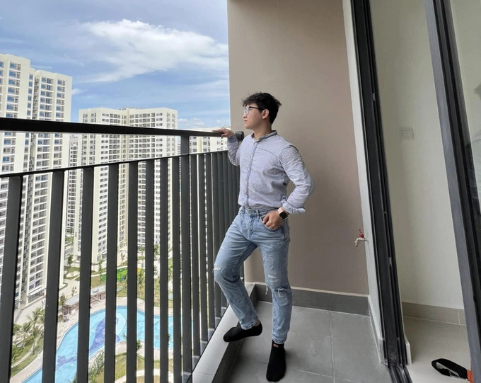 Minh Trung, at 26, buys his own apartment using his savings. Photo courtesy of Trung