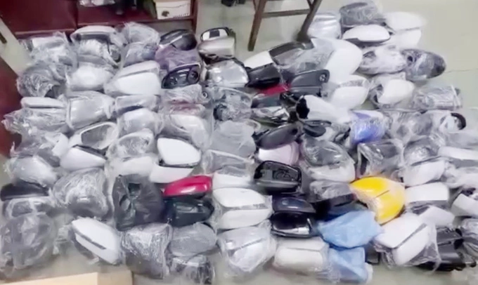 Rear-view mirrors seized from a garage in HCMCs Binh Thanh District believed to have been stolen by the gang. Photo by police