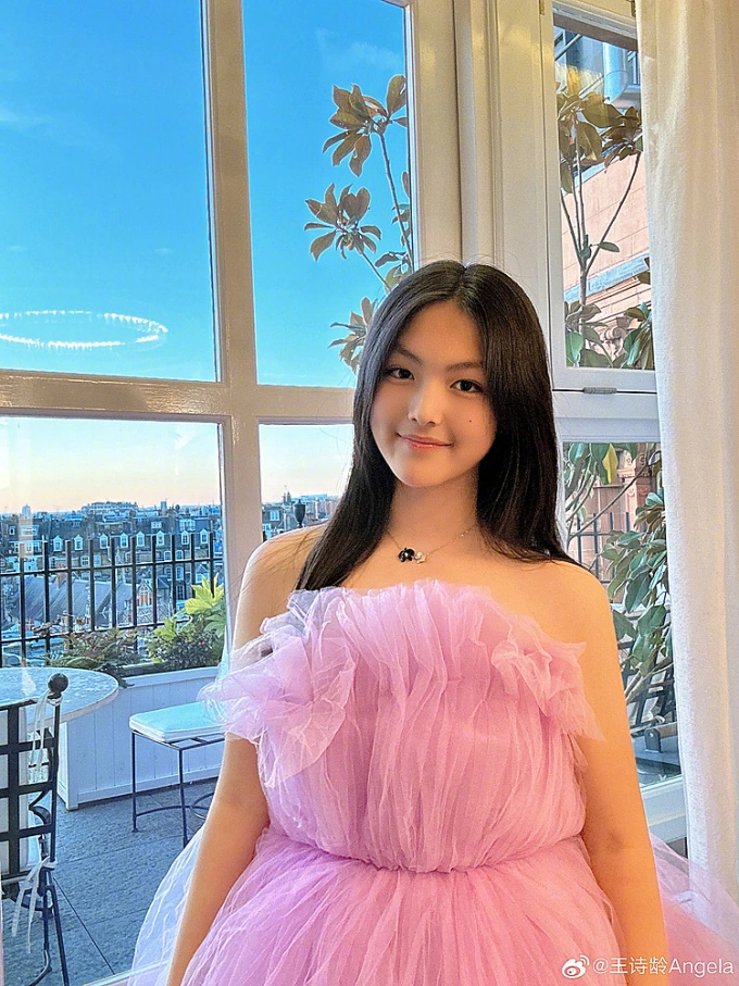Angela Wang Shiling, 14, daughter of Chinese TV hostess turned business mogul Li Xiang. Photo from Wangs Weibo
