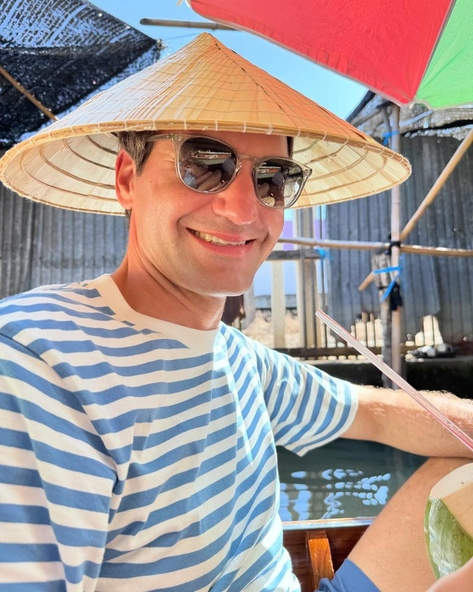 Roger Federer wears a conical hat during his trip in Thailand in February 2024. Photo courtesy of Roger Federers Facebook page