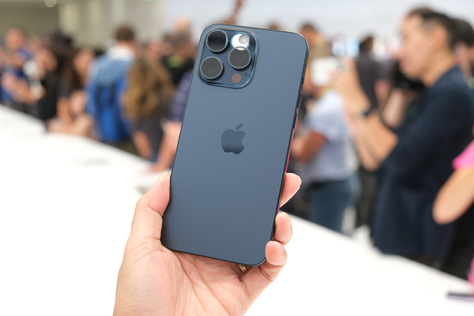 An iPhone 15 Pro Max. Photo by VnExpress/Tuan Hung