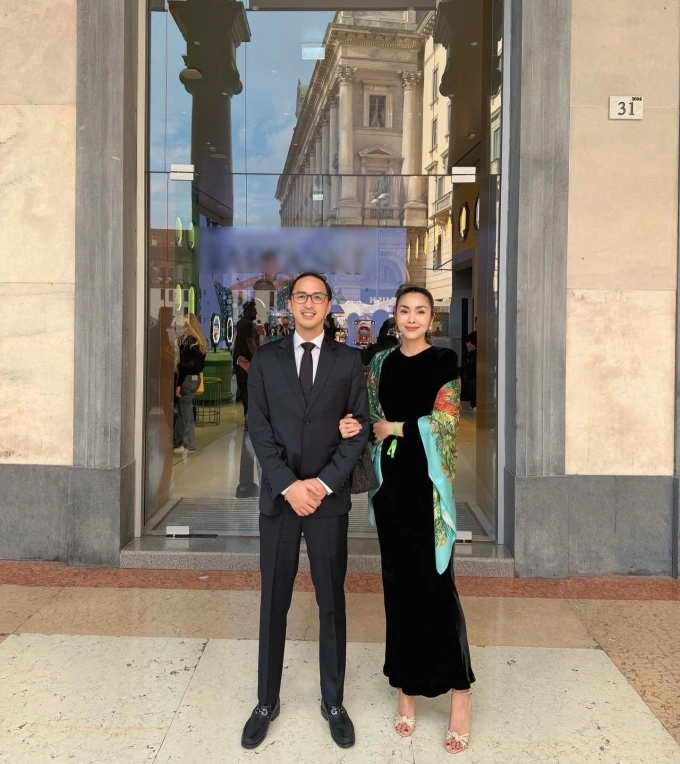 L'attrice Dong Thanh Ha (a destra) e suo marito Louis Nguyen a Milano, Italia.  Foto da Instagram