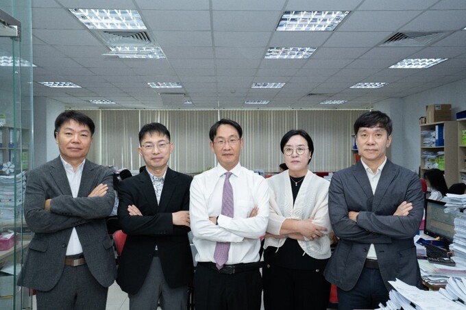 Credit rating experts in Korea visit and collaborate at Hana Ratings. Photo courtesy of Hana Ratings