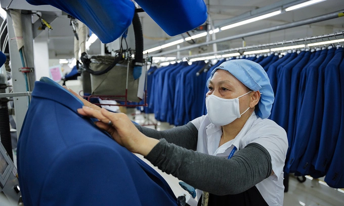 A worker at a garment factory in Da Nang City in June 2024. Photo by Nguyen Dong