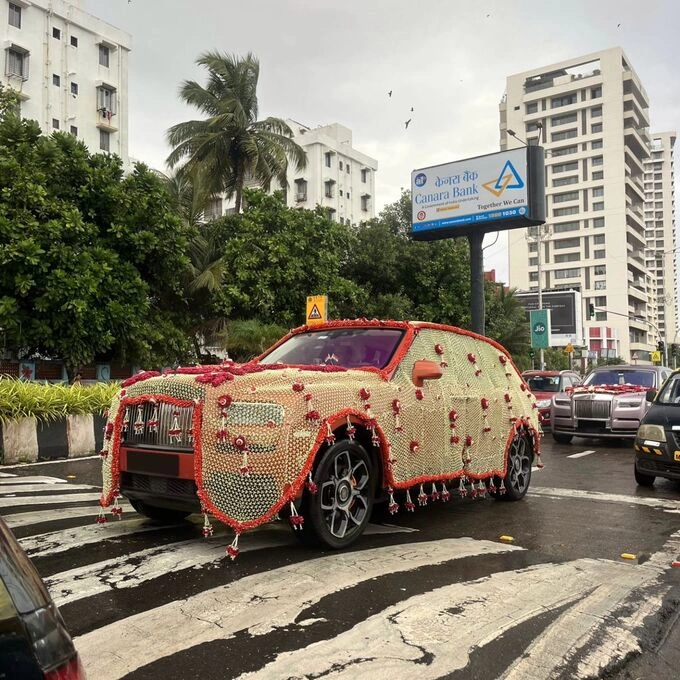 Rolls-Royce Cullinan at the wedding of Asias richest billionaires youngest son Anant Ambani. Photo from CarCrazy Instagram