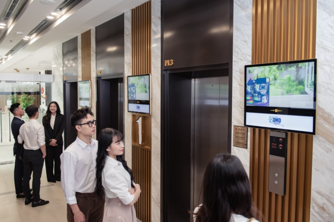Advertising screens attract viewers directly. Photo courtesy of Chicilon Media