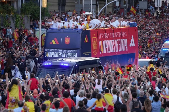 Spanish national football team players parade on board of a bus as Spain fans gather to celebrate, on July 15, 2024, after Spain won the UEFA Euro 2024 final football match between Spain and England. Photo by AFP