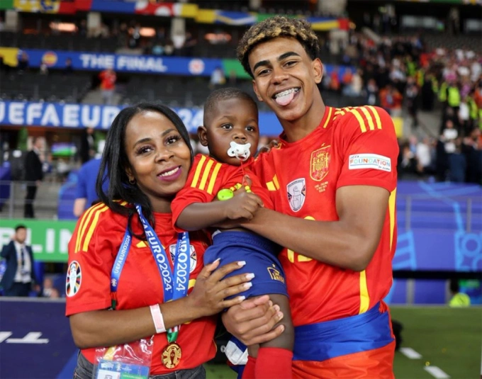 Spains football star Lamine Yamal celebrates his Euro 2024 win with his mother and brother on Olympiastadion in Berlin, July 14, 2024. Photo by RFEF