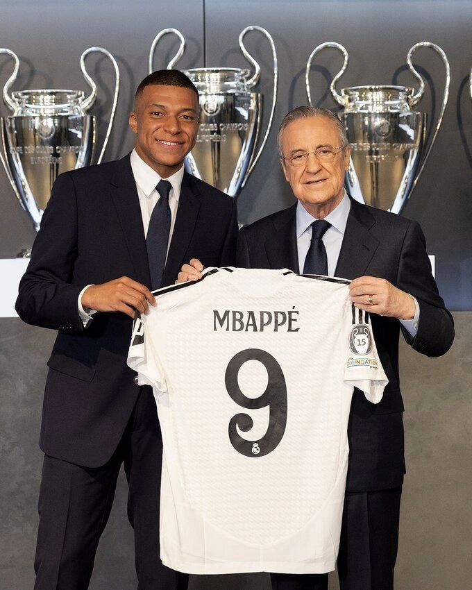 Kylian Mbappe poses with Real Madrids president Florentino Pérez Rodríguez as they reveal his clubs jersey, July 16, 2024. Photo by Real Madrid